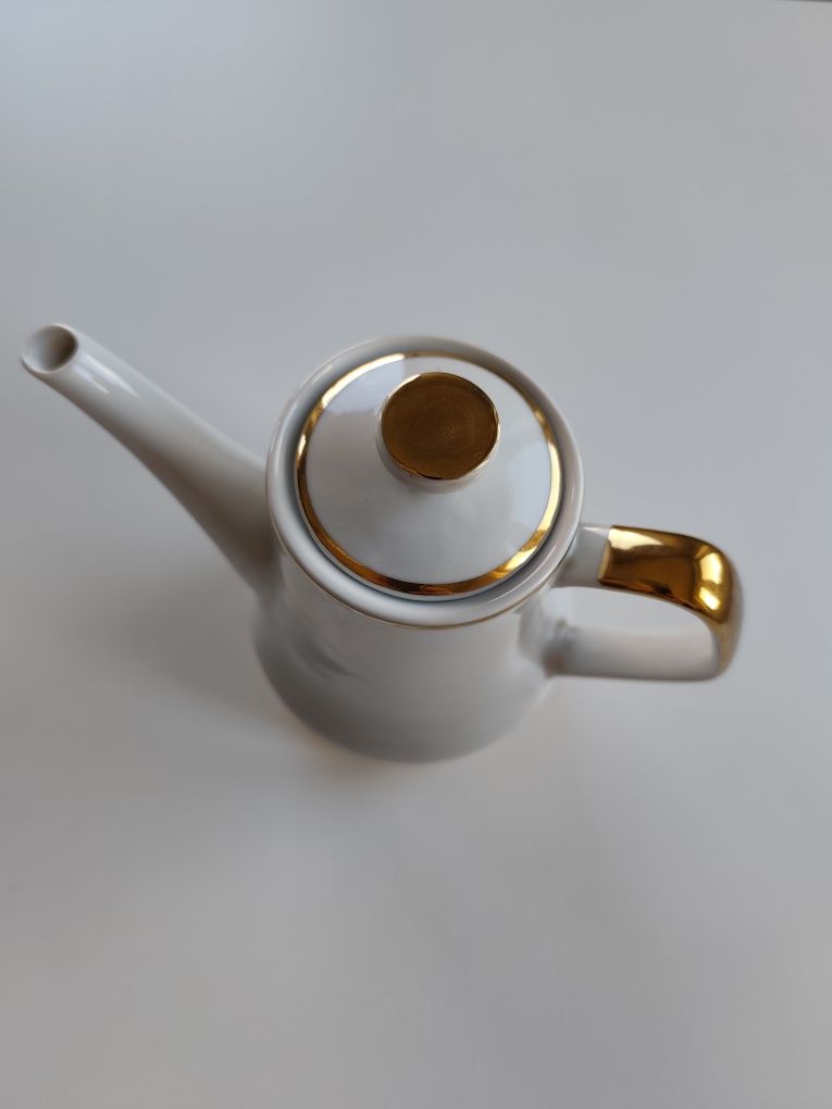 Porcelanowy dzbanek, Chodzież Roman