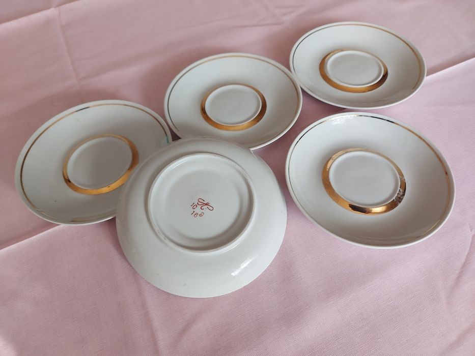 Talerzyki deserowe z paskiem koloru złotego- 5 sztuk