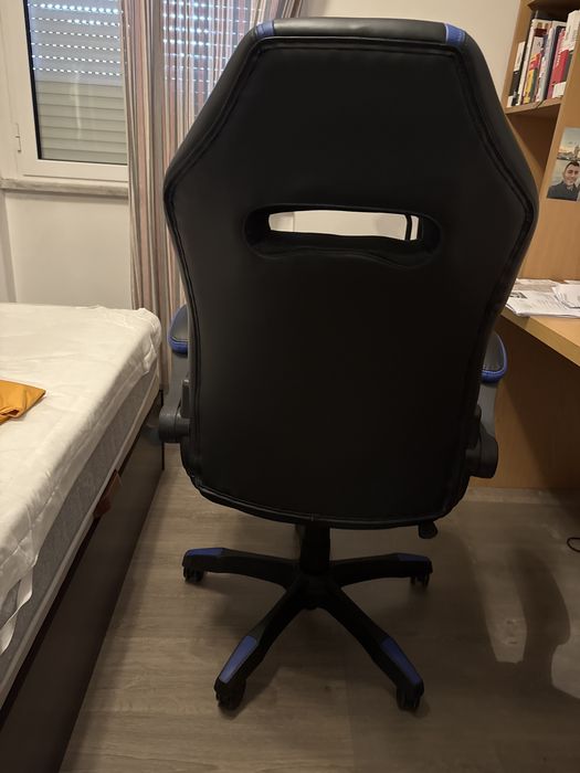 Cadeira gaming azul staples