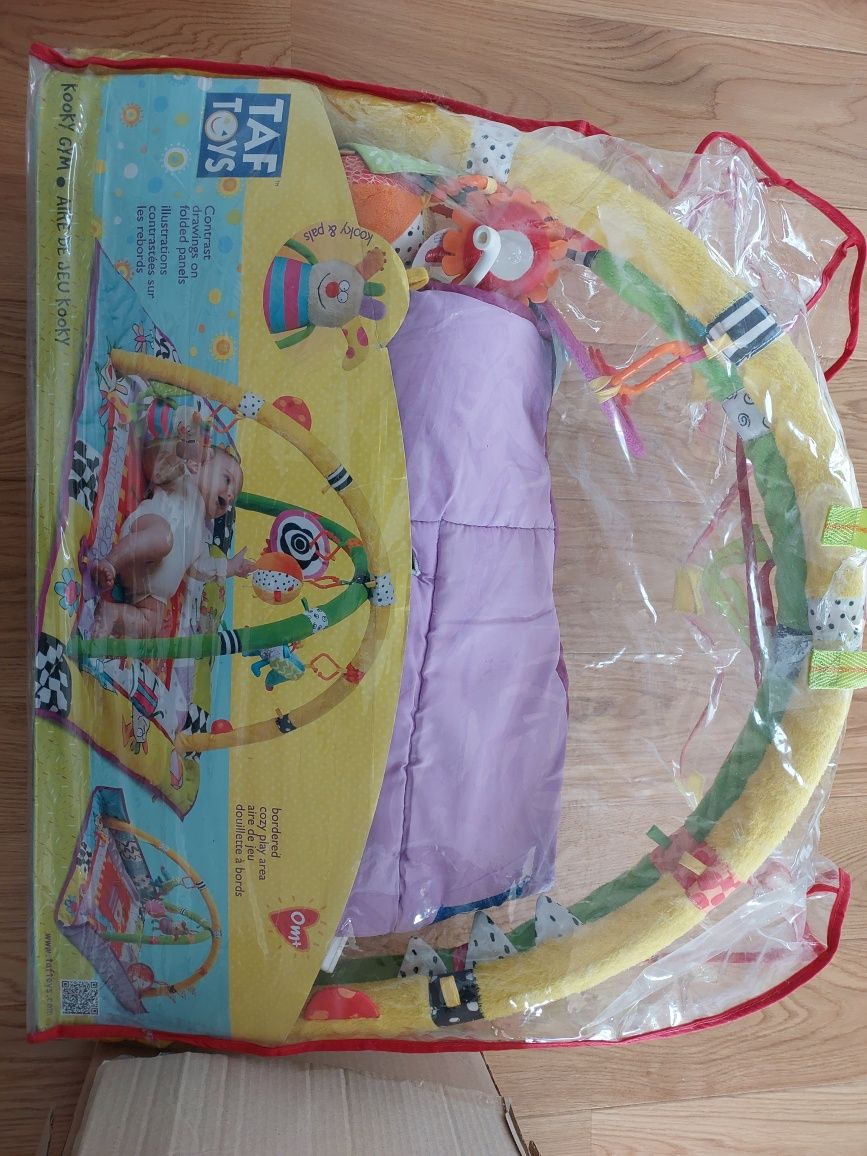 Zestaw zabawek dla niemowlaka mata edukacyjna sensoryczna z pałąkami