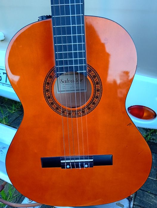 Guitarra (violão) Salvador