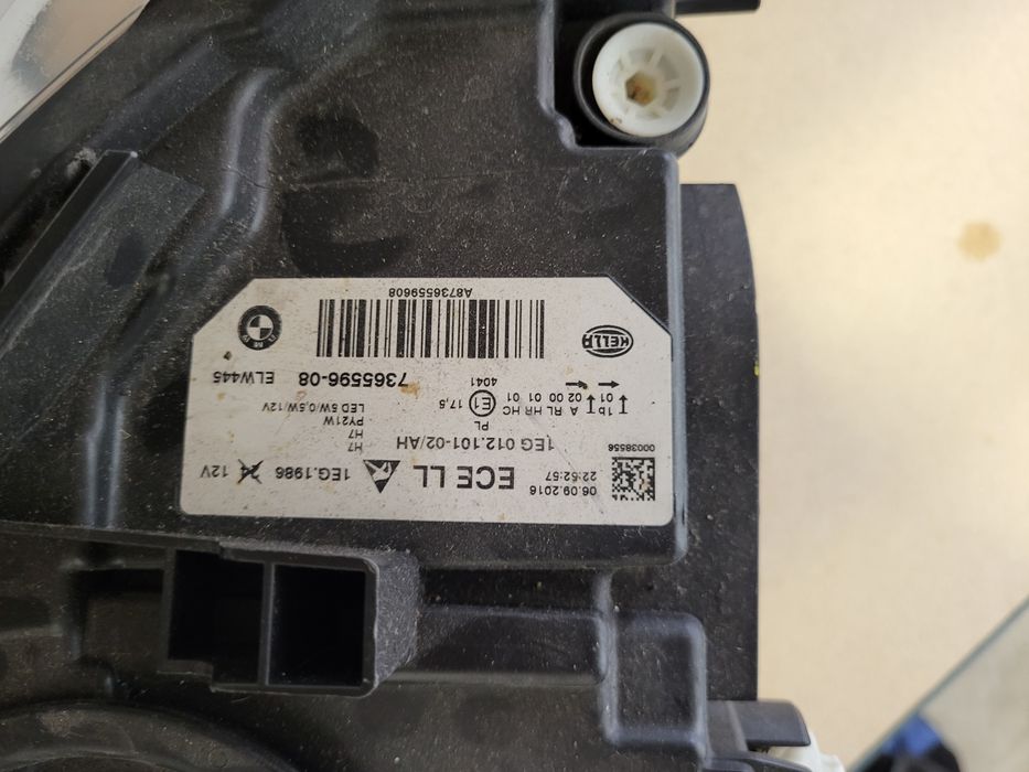 Farol direito BMW serie 3 F30 / F31  fase 2