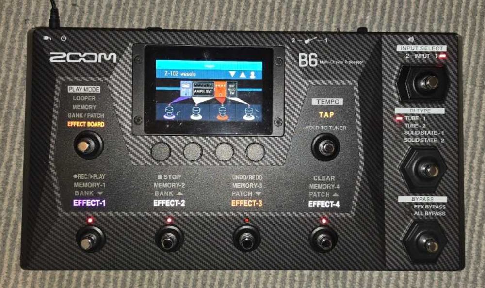 ZOOM B6 - multiefekt do gitary basowej