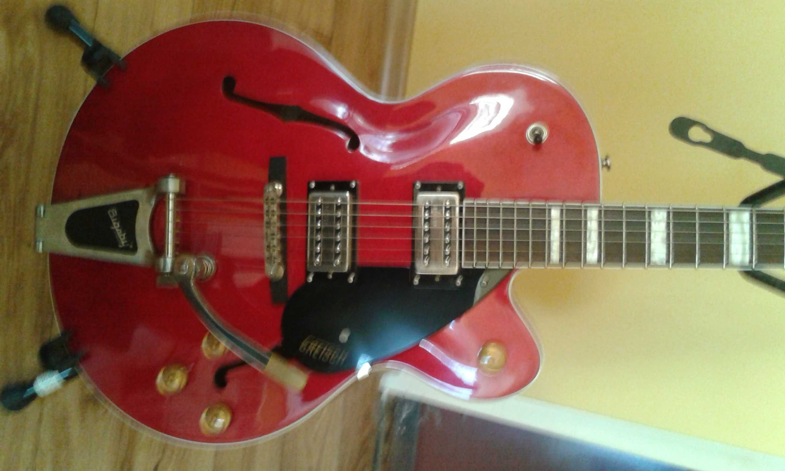 Piekna gitara Gretsch z Bigsby zamiana na Jazzmaster Jolana Grazioso