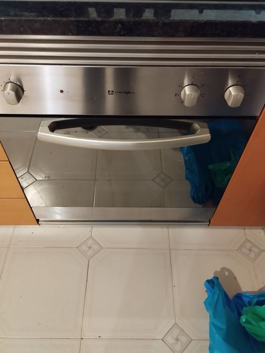 FORNO ELÉTRICO  MEIRELES EM BOM estado