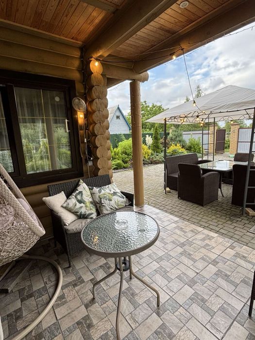 Гарний будинок з каміном!