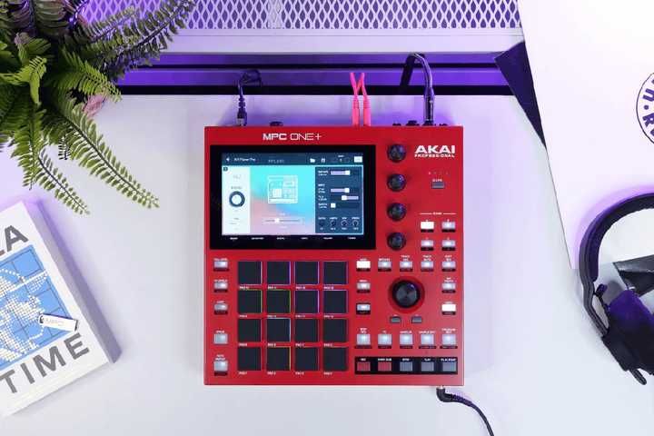 Семплер Akai Professional MPC One+