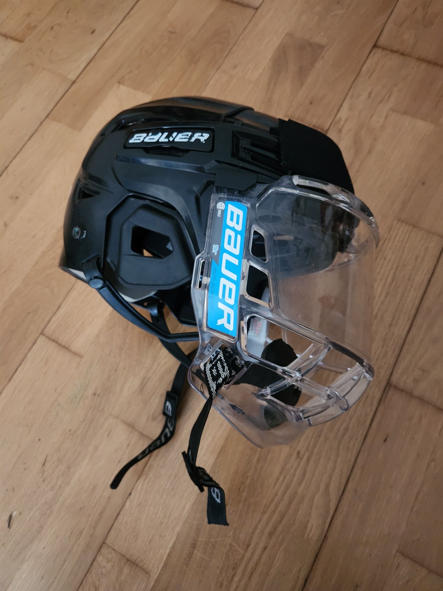 Capacete Bauer guarda redes hóquei