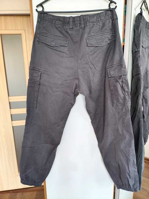 Czarne spodnie Cargo Jogger - Regular Fit
