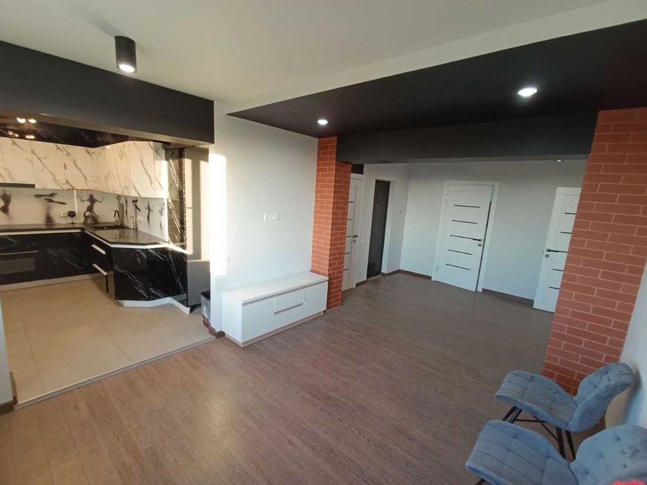 Видова 4-х кімнатна  ст. метро Індустріальна