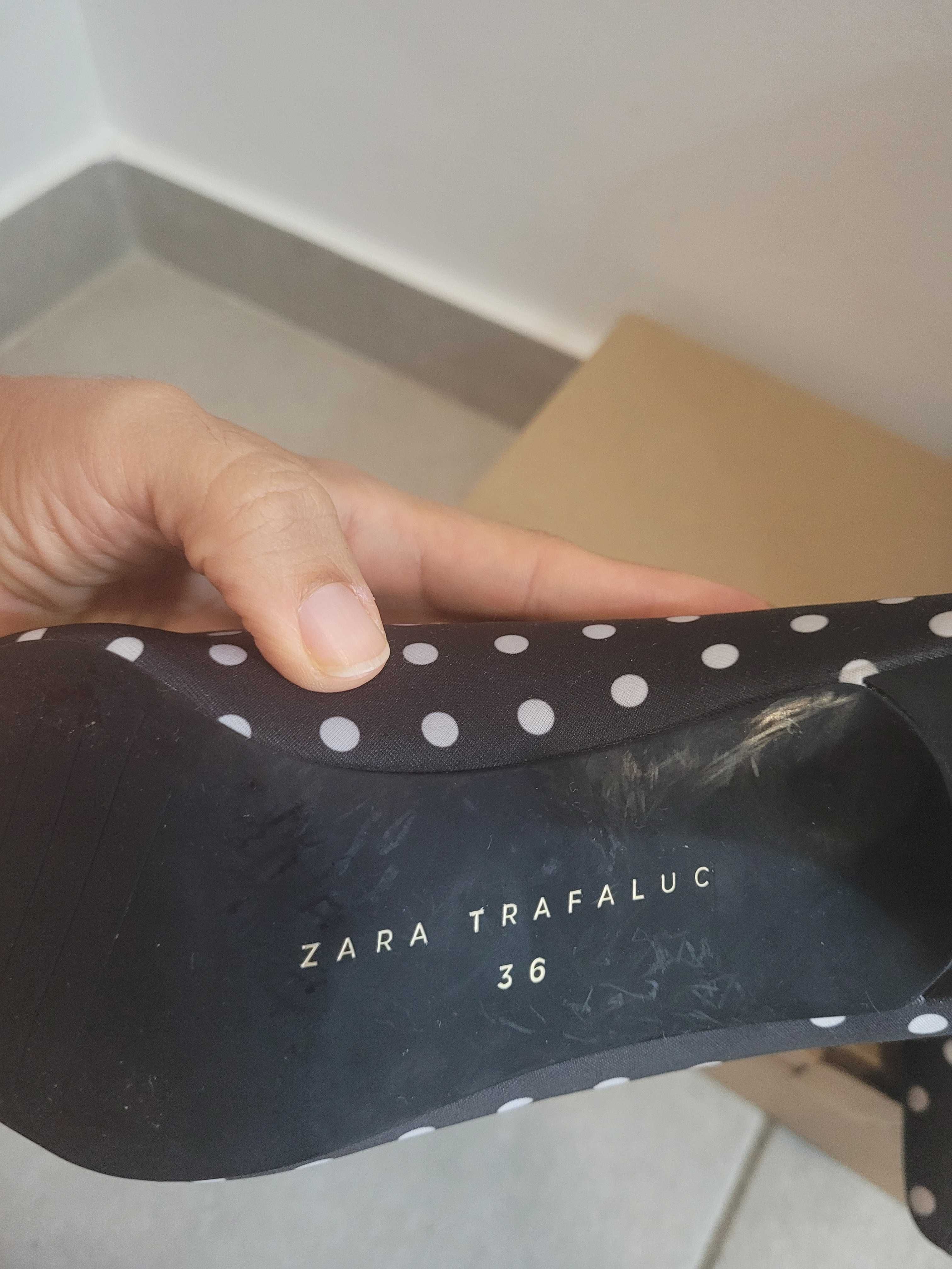 Bota preta com bolinhas brancas Zara tamanho 36
