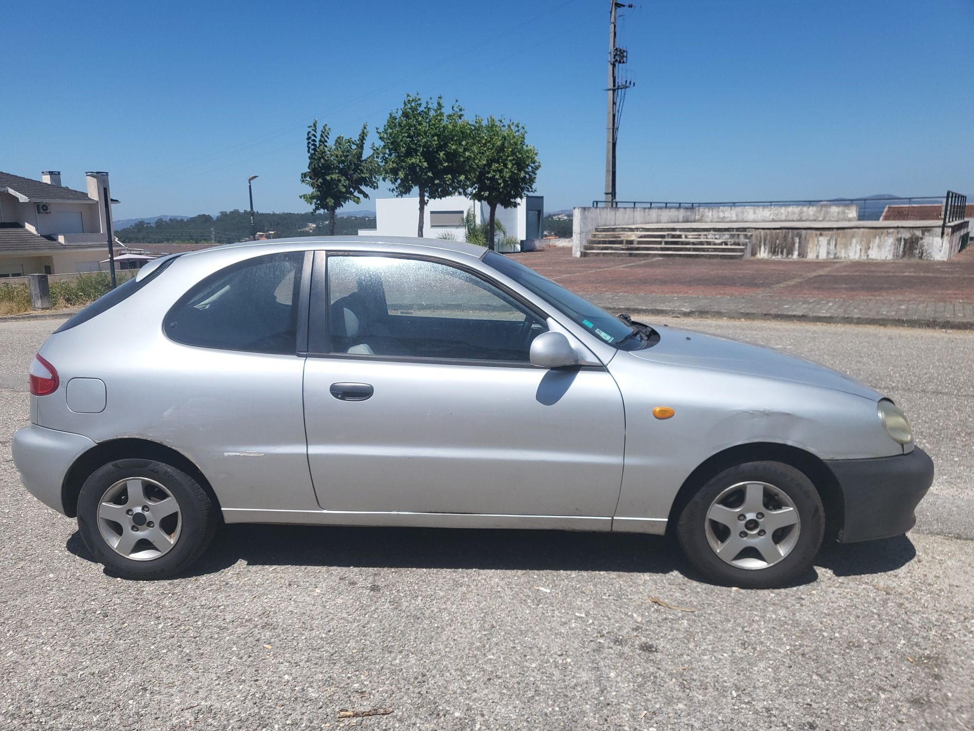 daewoo lanos ano 2000