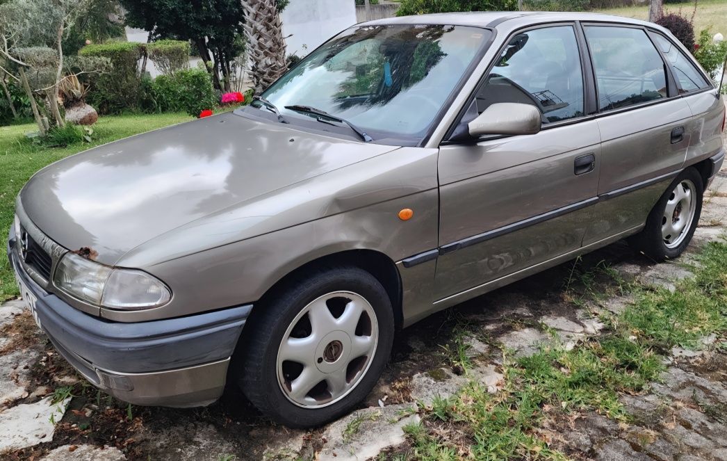 Opel Astra a gasolina e a GPL