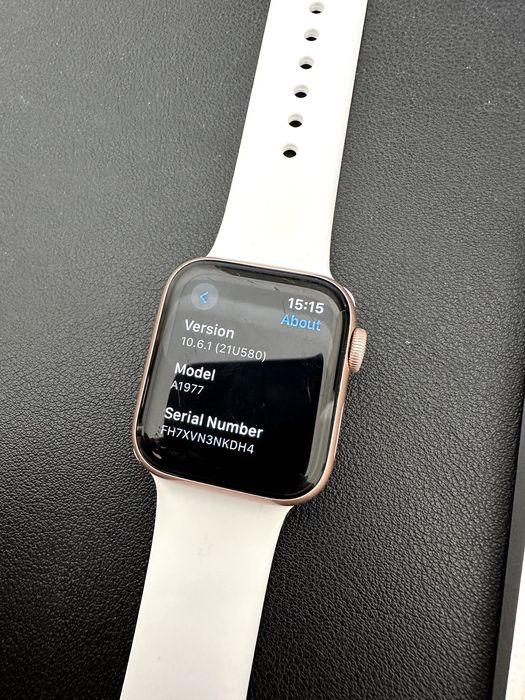 Apple Watch Series 4 — 40mm GPS | Dourado