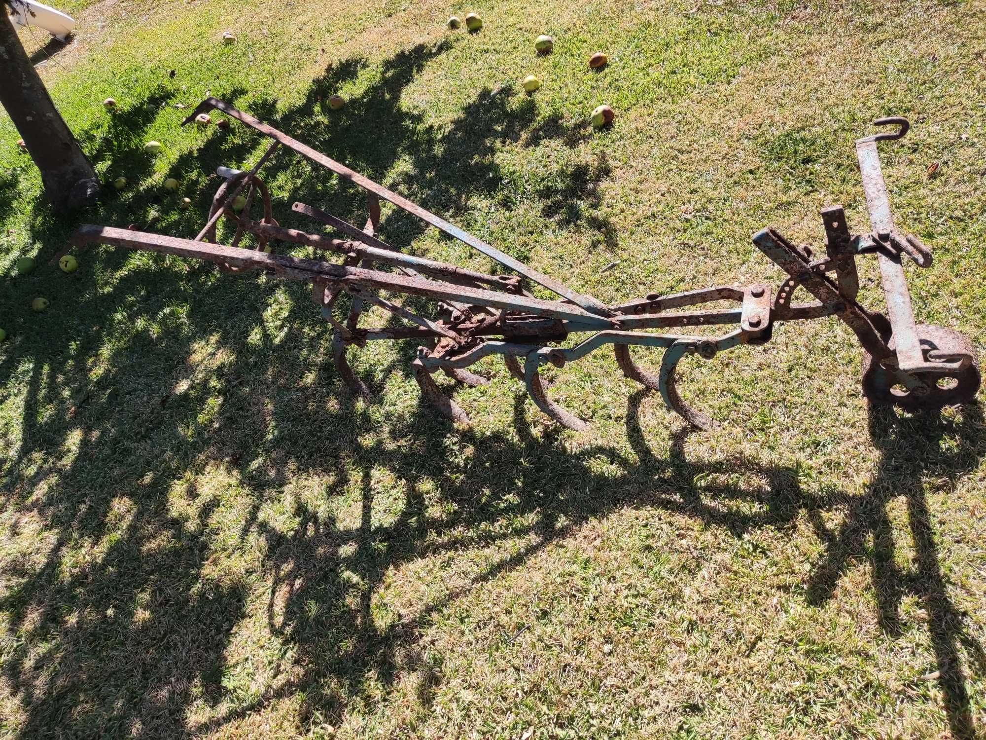 Arado e Semeador Antigos - Decoração Rústica Eventos/Quintas/Jardins