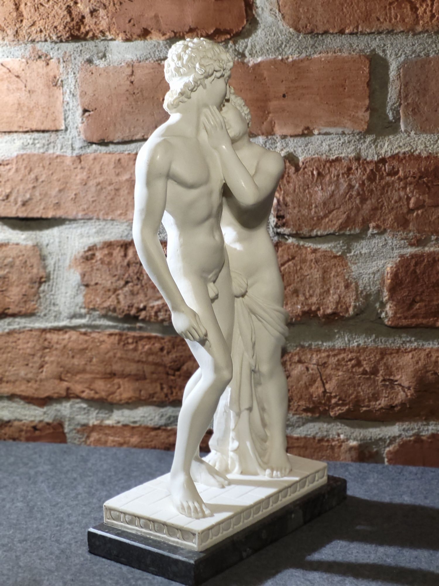 Rzeźba Alabaster cokół Marmur  Wenus i Adonis  według  A. CANOVA  h 38