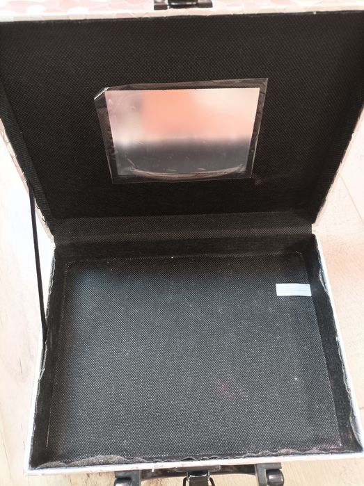 Nowa skrzynka kuferek na biżuterię kosmetyki