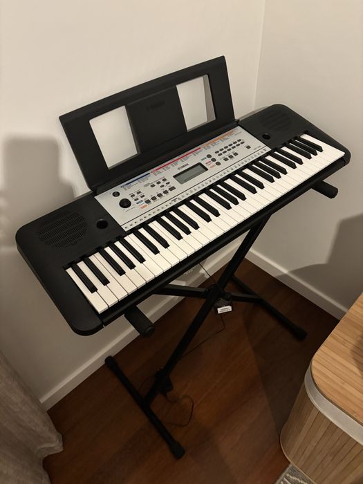 teclado Yamaha PSR-E273
