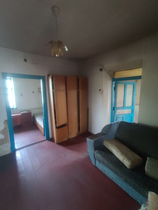 Великий будинок не подалік міста Кривий Ріг