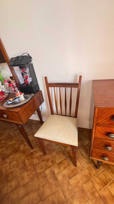 Mobília de quarto de casal antiga em muito bom estado
