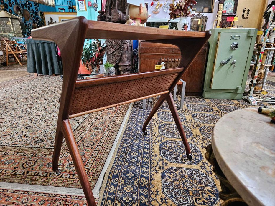 Lindíssima secretária secretária vintage - Restaurada