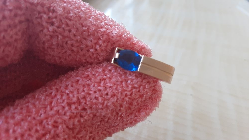 Сережки з сапфіром 4.7 грам свої Золото проба 585