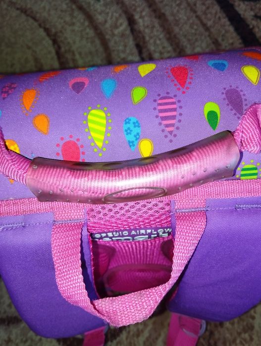 Продам шкільний портфель для дівчинки