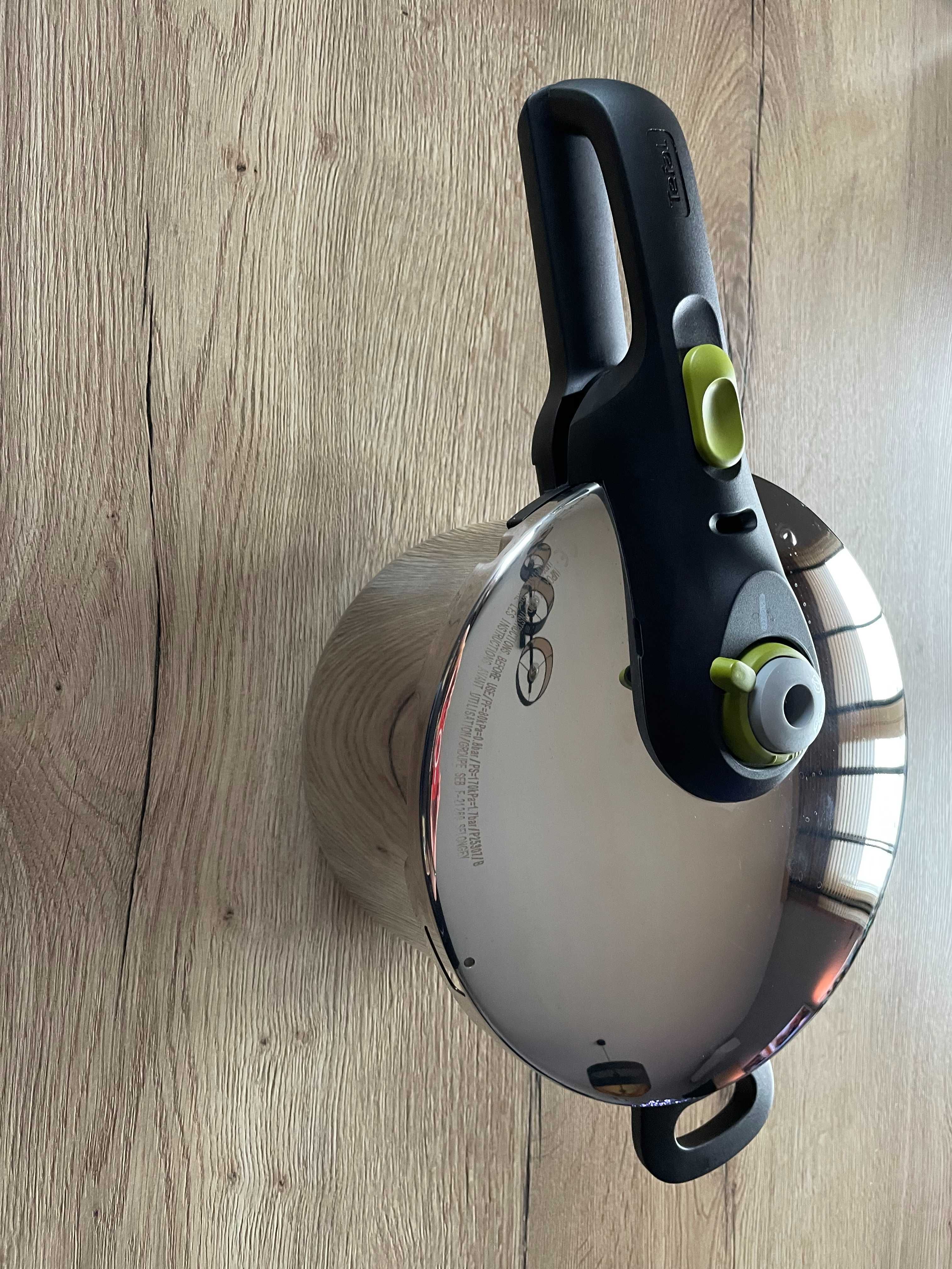 Szybkowar Tefal Secure 5 NEO Stan BDB