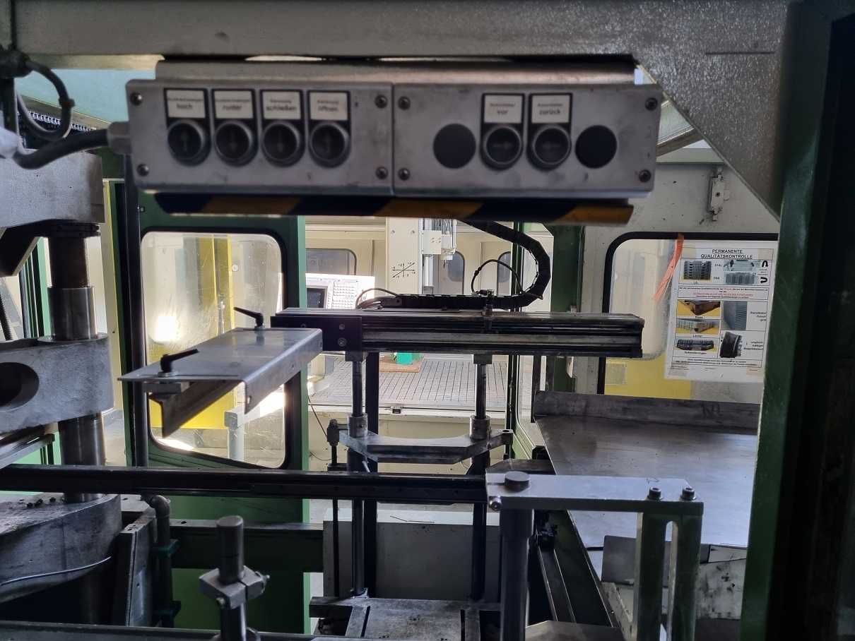 Termoformierka do pr. opakowań ILLIG RDKP 72 C + DSB 72C .