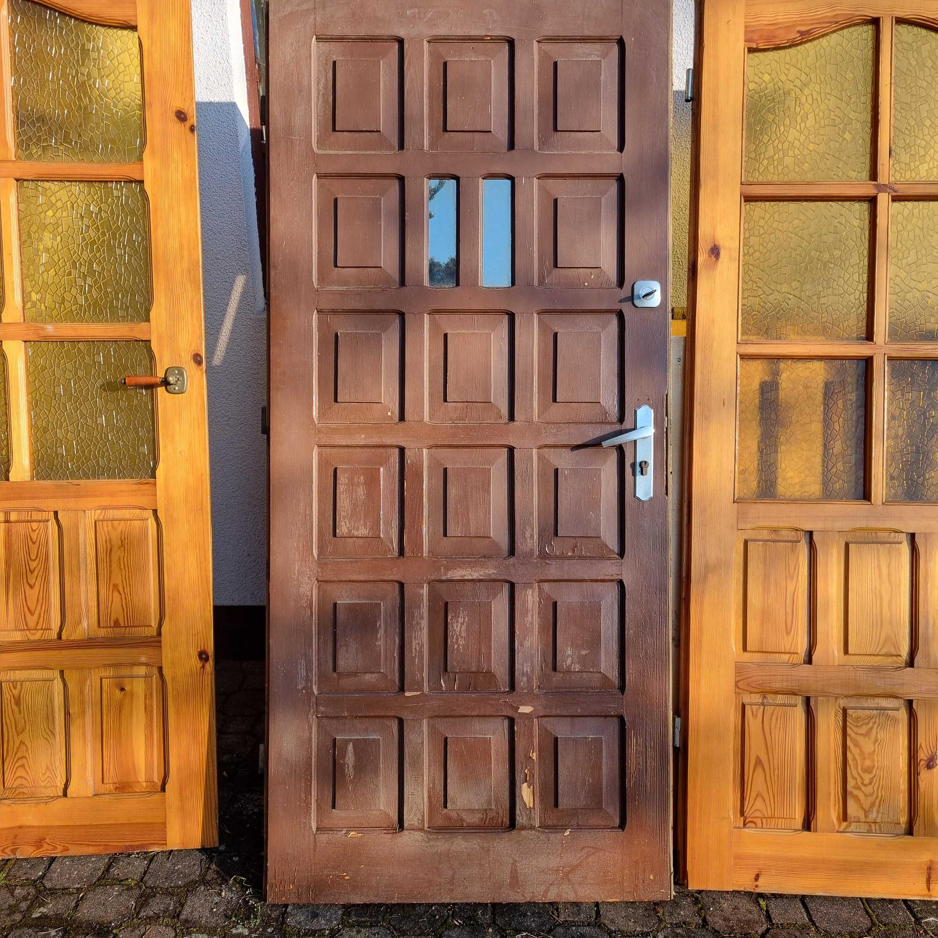 Drzwi drewniane wewnętrzne i zewnętrzne, stan jak na zdjęciach.