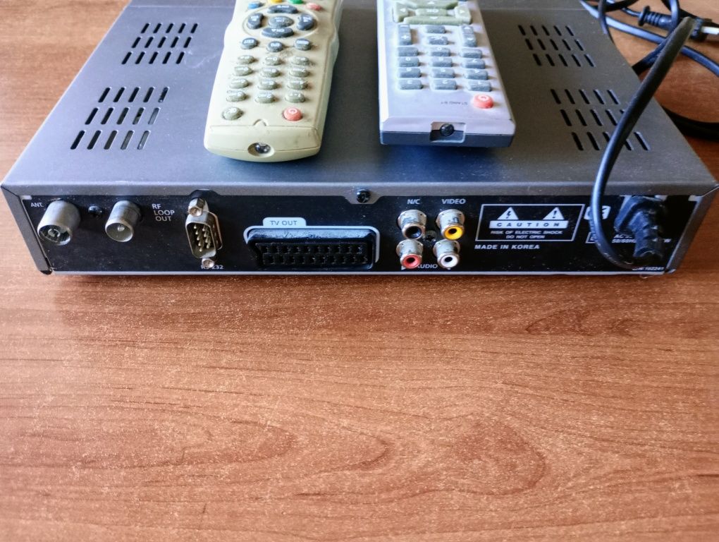 TV тюнер Воля KAON + 2 пульти та 2 кабелі