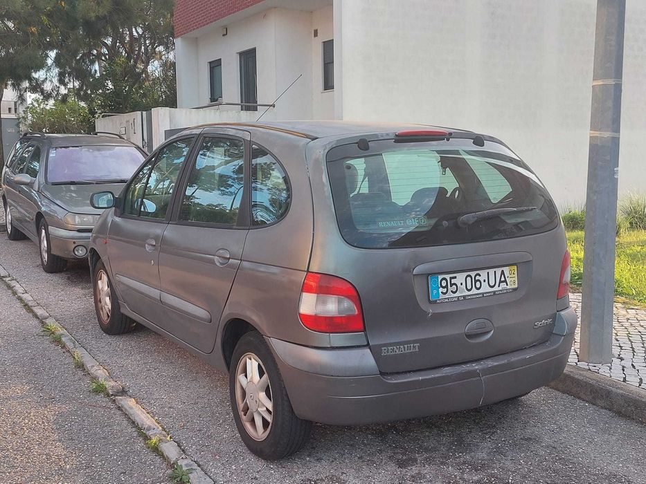 Renault Scénic - ano 2002 com 230mil km