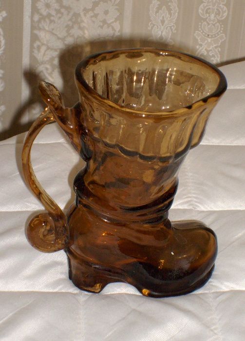 Bucik wazonik-kufelek z miodowego szkła