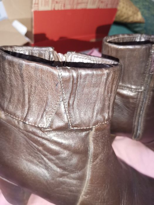 Botas de senhora em pele