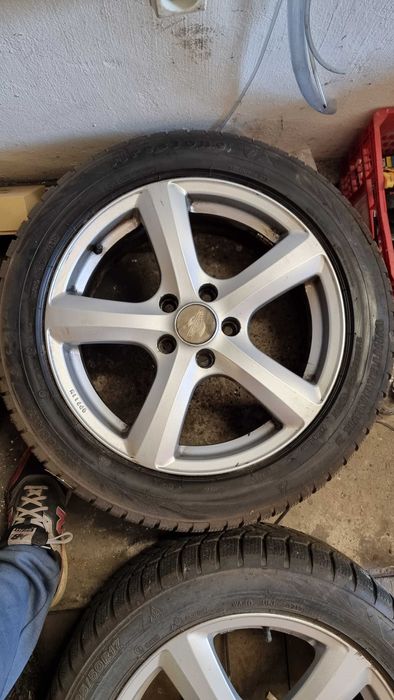 Komplet felg 17 cali  z oponami zimowymi 5x112 ET37.