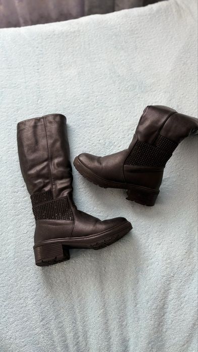 Чоботи жіночі дві пари 36 розмір