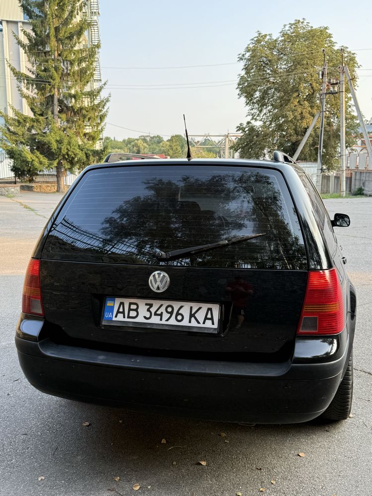 Volkswagen Golf 4 • Універсал • 1999 • 1.4 бензин • Чорний
