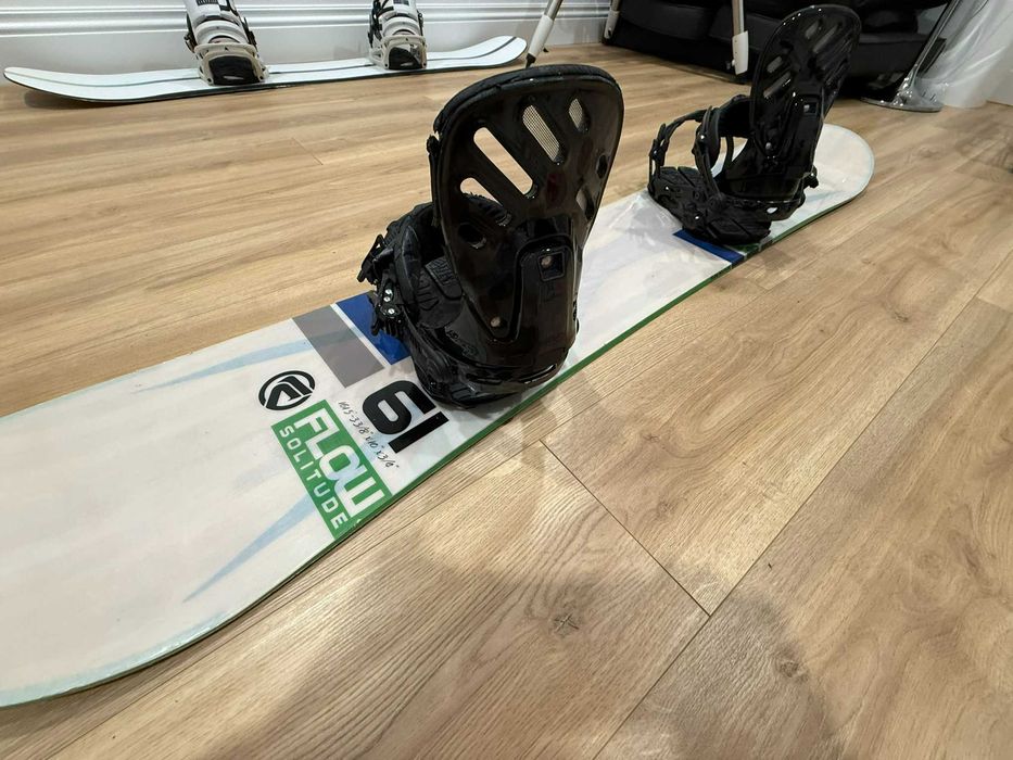 Deska Flow Solitude 162 cm z wiązaniami Rome – bardzo dobry stan!