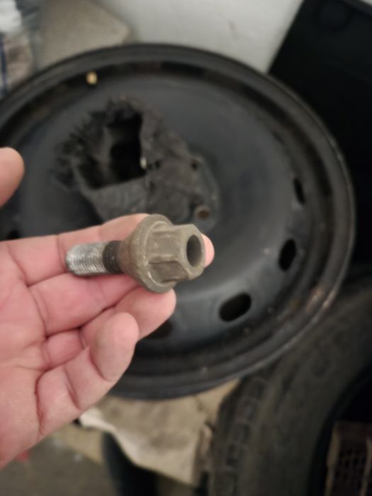 Диски  Trafic 3  5×114.3 R16 +ковпаки +болти  (КОМПЛЕКТ)