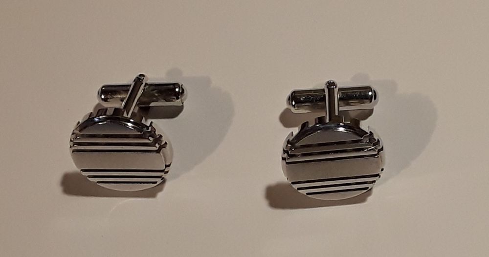 Botões de punho vintage em metal cromado, como novos!