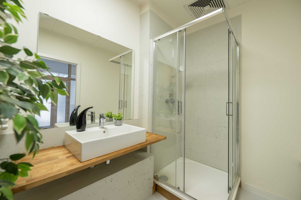 Lokal, pasaż jeżycki, od zaraz -usługi, handel- CENTRUM