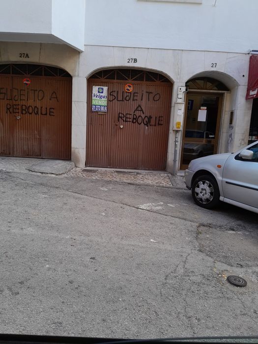 Vende-se Garagem em Almada velha