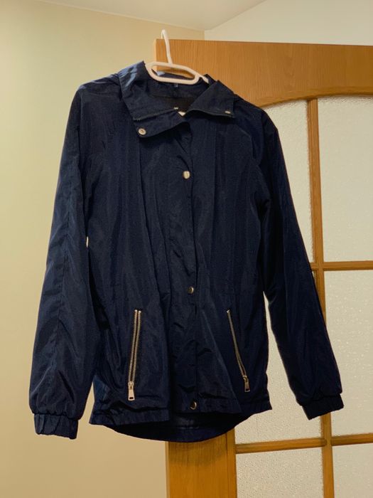 Куртка вітровка жіноча