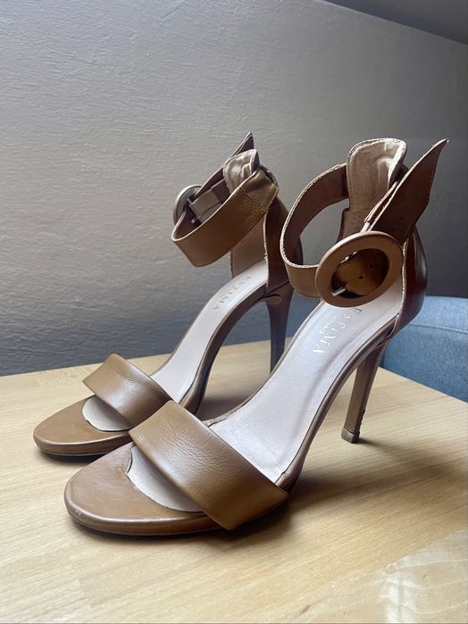 Sandałki szpilki obcasy rozmiar 36 Ryłko brązowo beżowe skórzane