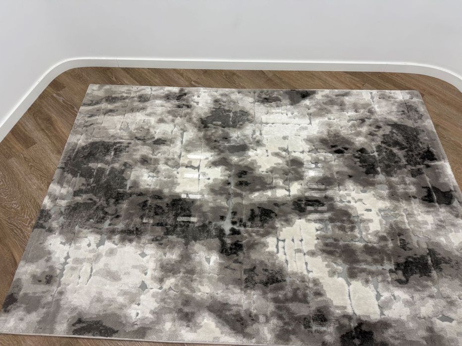 Carpetes cinza e branca