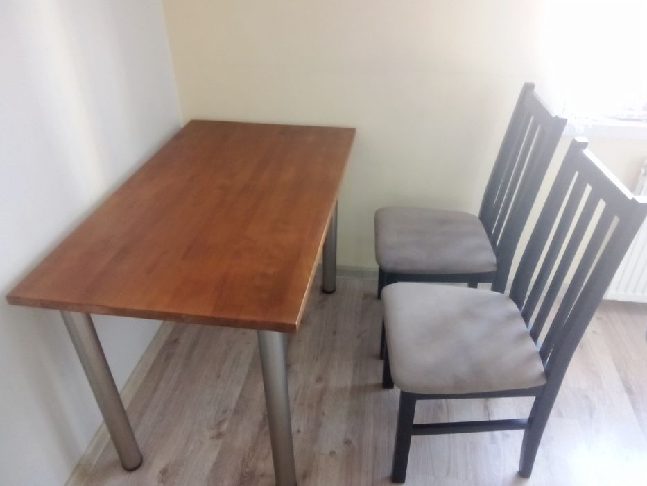 Stół kuchenny i 2 krzesła drewniane