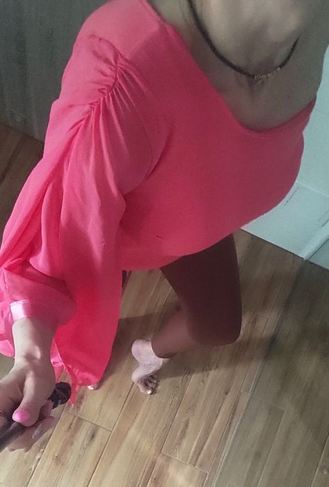 Koralowy top z jednym rękawem z tiulu S/M