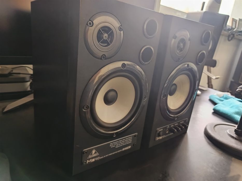 Behringer MS40 - Monitores de Estúdio