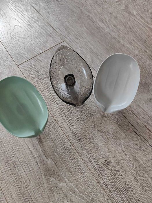 Mydelniczka ociekacz z odpływem