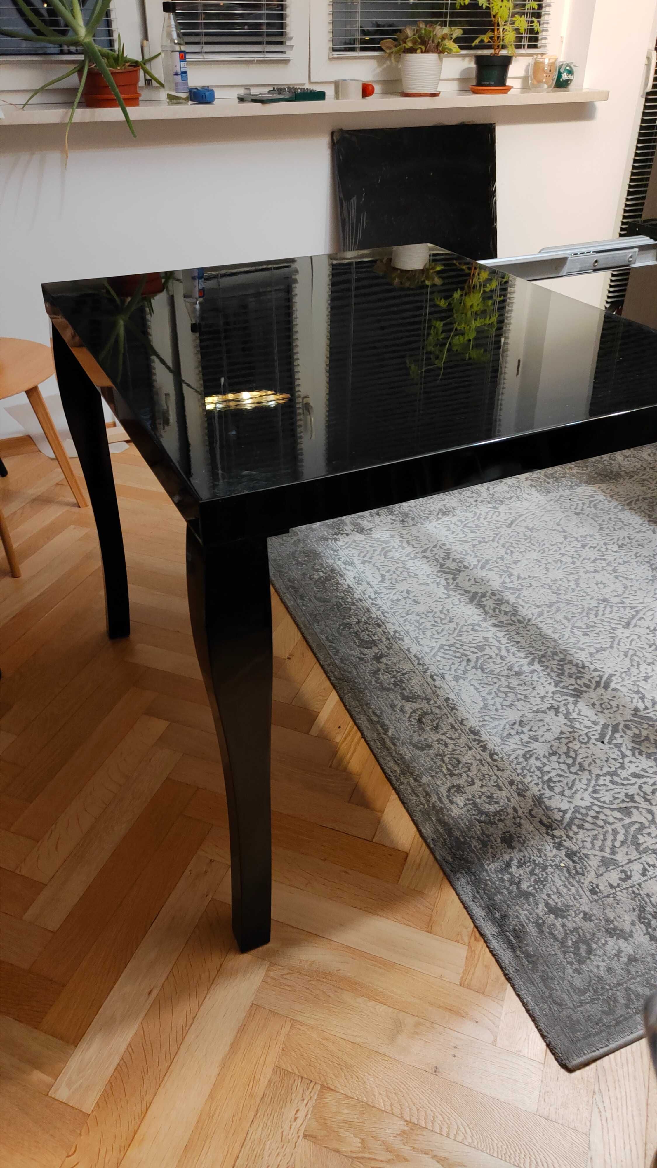 Duży stół rozkładany piano black do renowacji